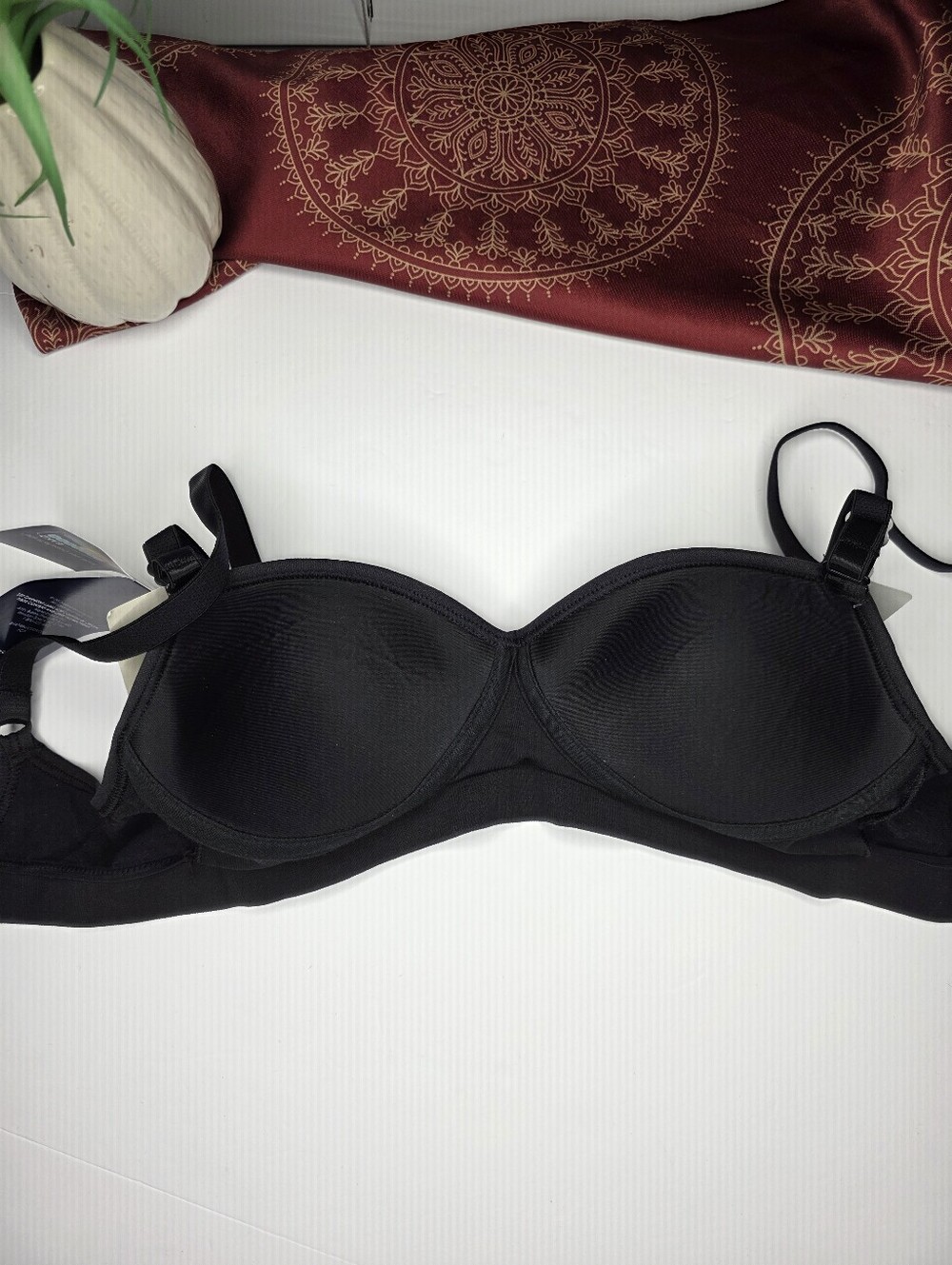 Barely There Wirefree Bra Black Size XS NWT - Picture 9 of 11